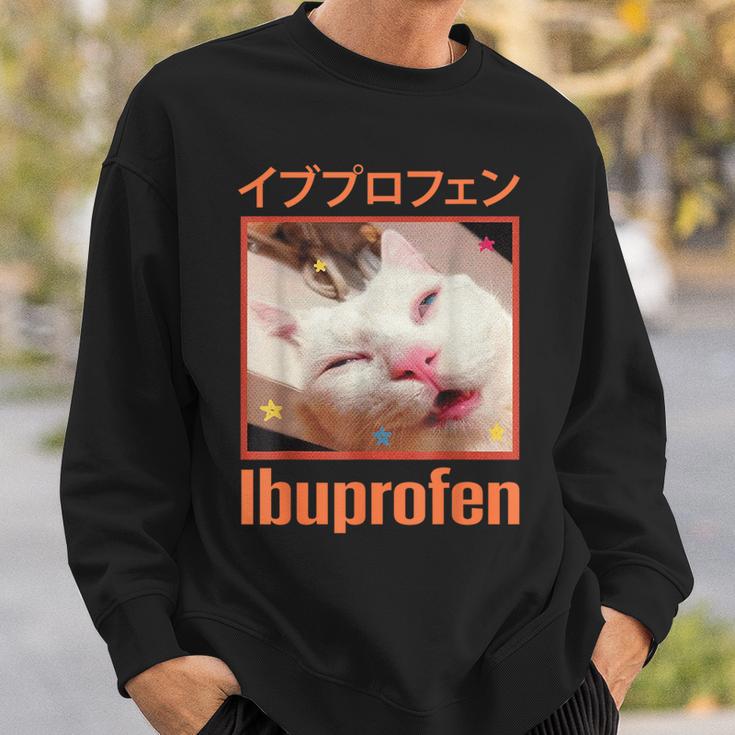日本のイブプロフェン猫ミーム スウェットシャツ 彼への贈り物