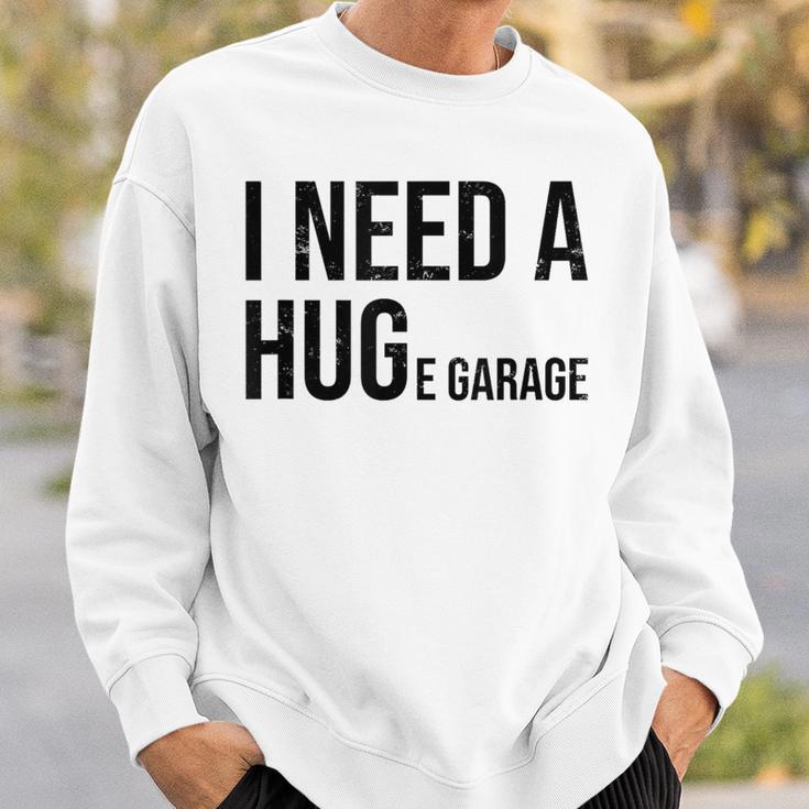 I Need A Huge Garage 面白い 車 バイク 整備士 工房 引用 スウェットシャツ 彼への贈り物