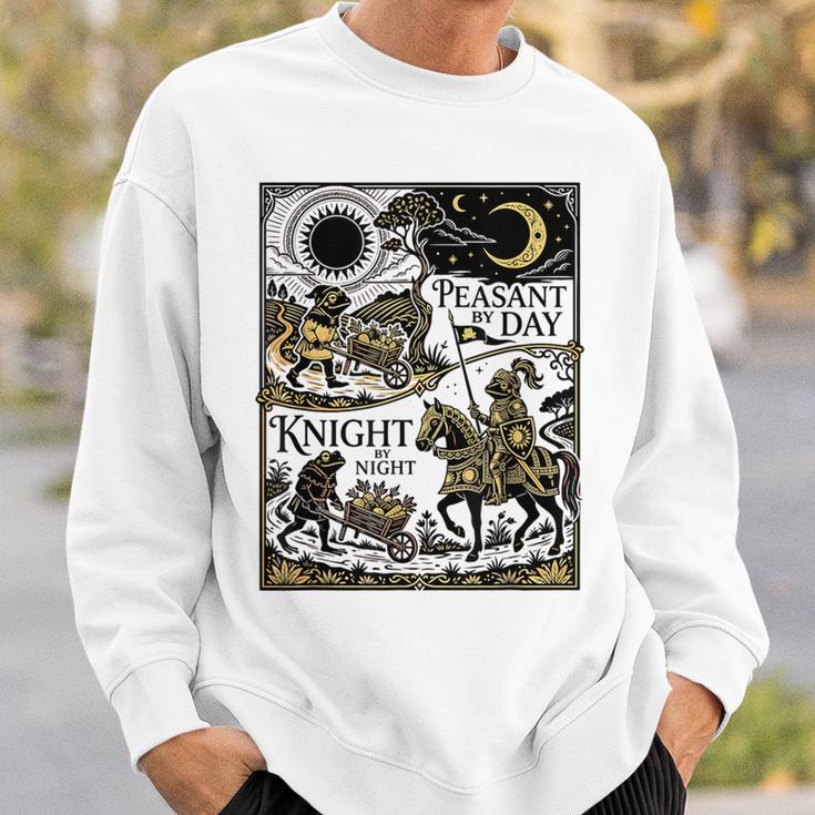 Peasant By Day Knight By Night ルネッサンスフェア ファニー カエル スウェットシャツ 彼への贈り物