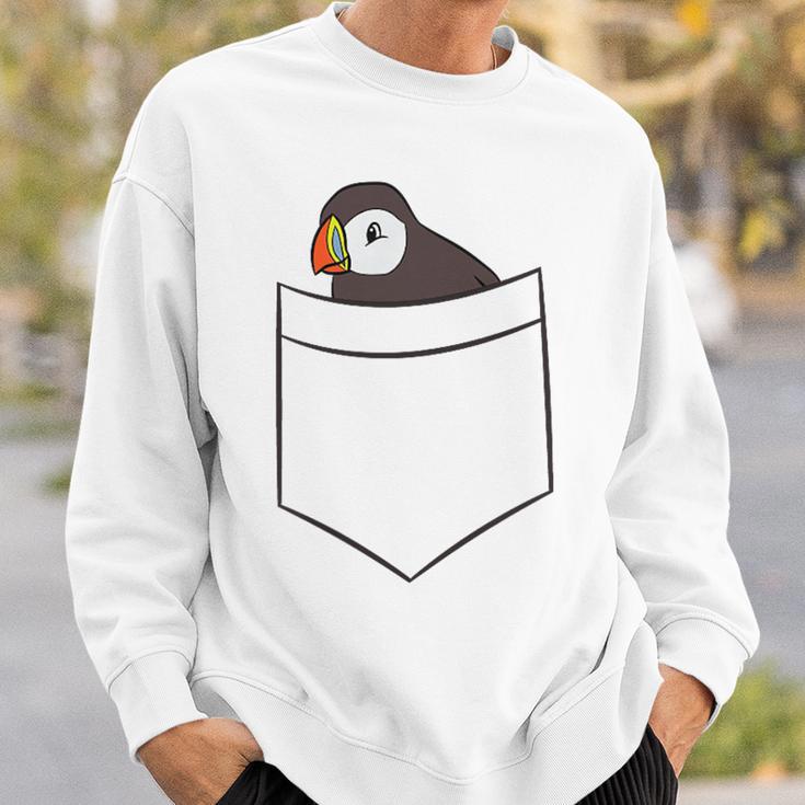 Puffin In The Pocketeabird Iceland Pocket Puffin スウェットシャツ 彼への贈り物