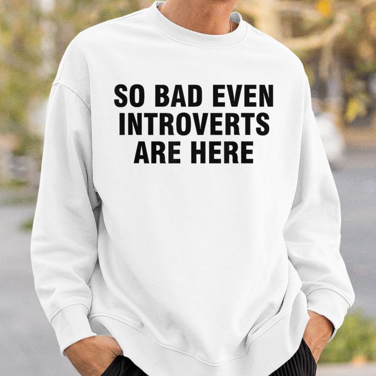 So Bad Even Inroverts Are Here スウェットシャツ 彼への贈り物