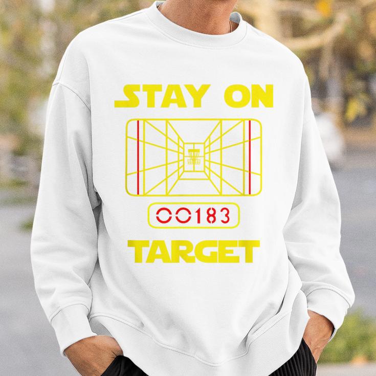 Stay On Target-ディスクゴルフtシャツ スウェットシャツ 彼への贈り物