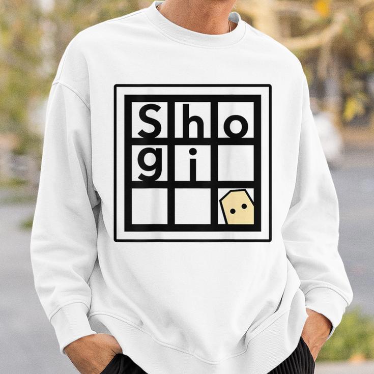 【バックプリント・背中側】Shogiくん ショーギ Kun 将棋 駒（将棋盤）【ゆるフレンズ】かわいい キャラ イラスト スウェットシャツ 彼への贈り物