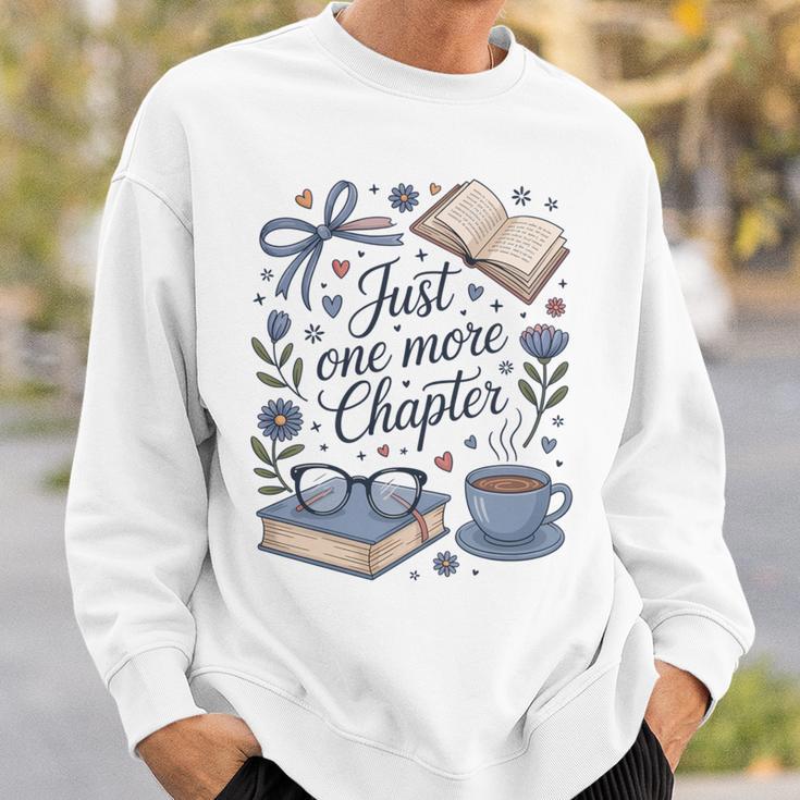 ジャスト・ワン・モア・チャプター・ブック・ラヴァー・リーディング 長袖tシャツ スウェットシャツ 彼への贈り物