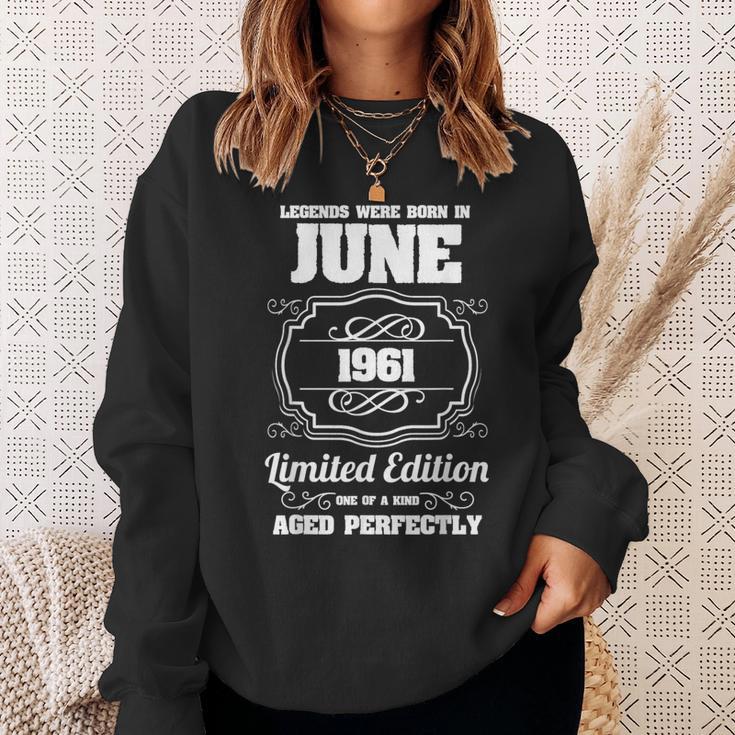 1961年6月生まれのレジェンドたち 60歳の誕生日 スウェットシャツ 彼女への贈り物