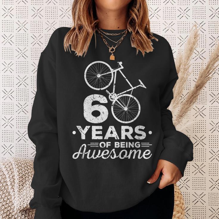 60 Years Of Being Awesome ロードバイク・サイクリングバイシクル スウェットシャツ 彼女への贈り物