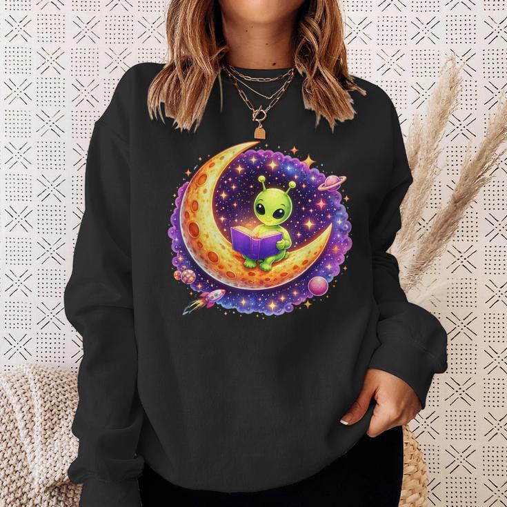 Alien Reading Book UFO Moon Space Astronomy Sweatshirt Gifts for Her