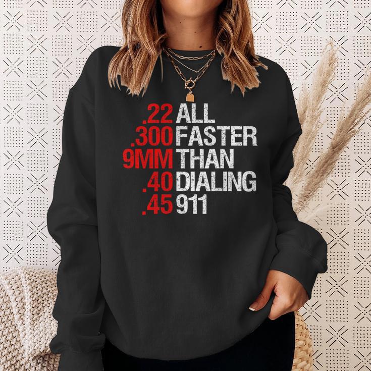 All Faster Than Dialing 911 ガン愛好家 スウェットシャツ 彼女への贈り物
