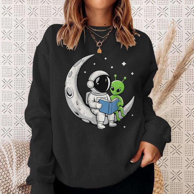 Astronaut Alien Reading Book Moon Space Sweatshirt Gifts for Her