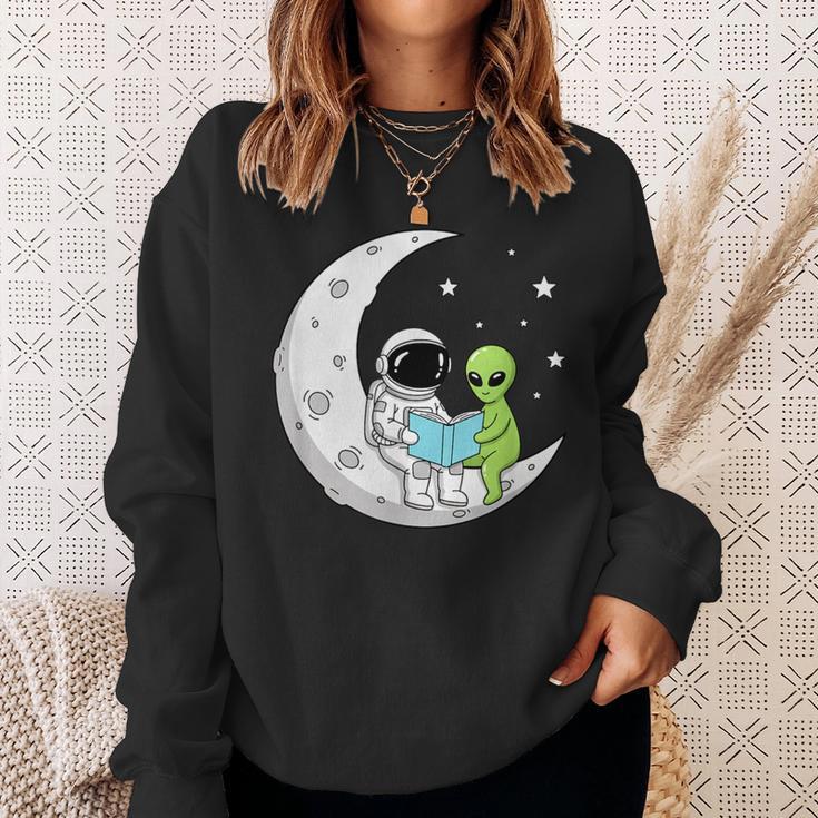 Astronaut And Alien Reading On Moon Space Book Lover Sci Fi Sweatshirt Gifts for Her
