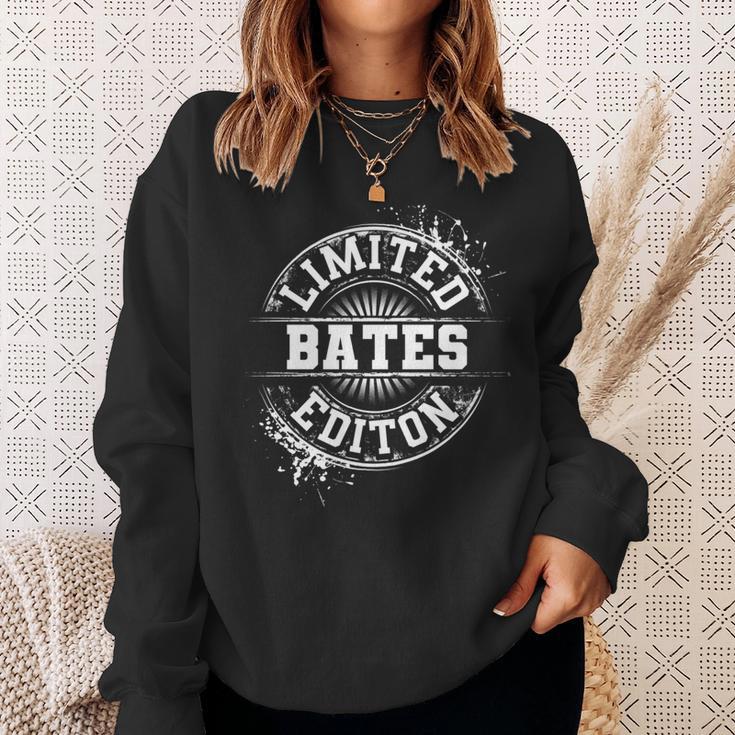 Bates 面白い 苗字 ファミリーツリー 誕生日 同窓会 ギフトアイデア 長袖tシャツ スウェットシャツ 彼女への贈り物