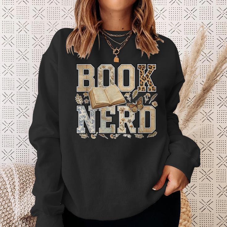 Book Nerd Vintage Floral Booktrovert Reading Lover Bookish Sweatshirt Gifts for Her
