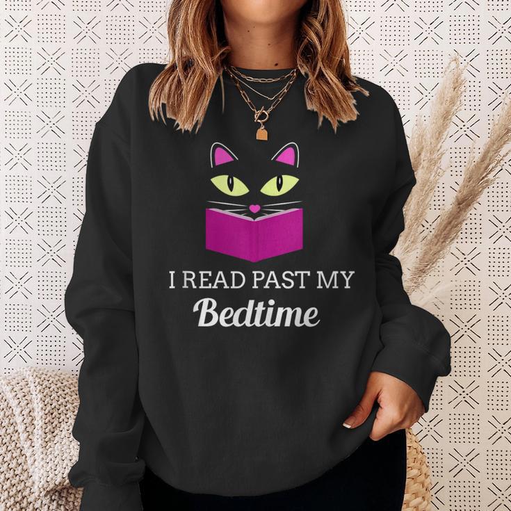 Cute Cat Reading Book Lover Graphic Sweatshirt Gifts for Her