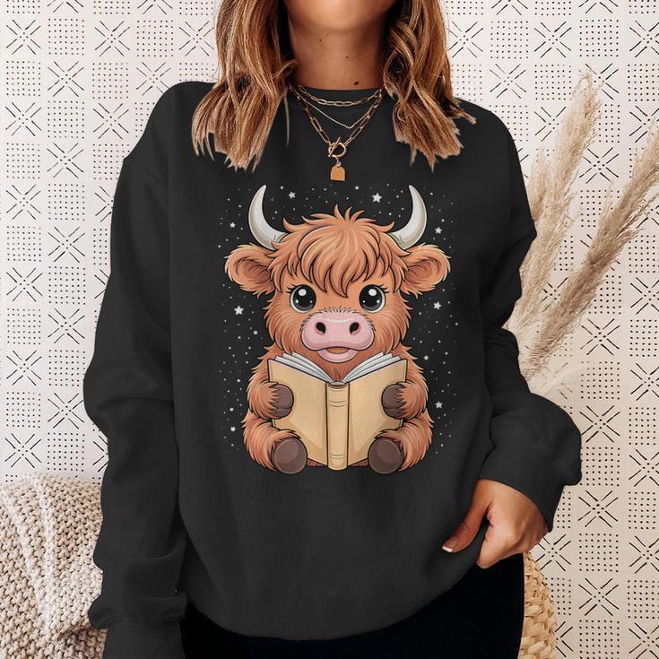 Cute Highland Cow Reading Book Sweatshirt Gifts for Her