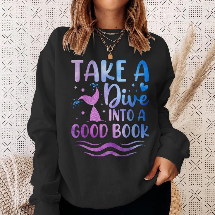 Cute Mermaid Librarian Teacher Dive Into A Good Book Reading Sweatshirt Gifts for Her