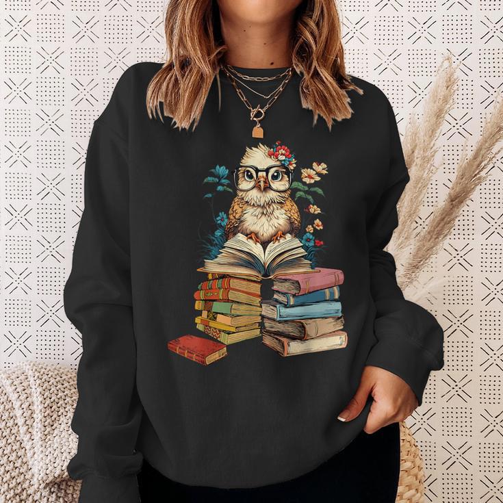 Cute Reading Chicken With Glasses Books Bookworm Reader Sweatshirt Gifts for Her