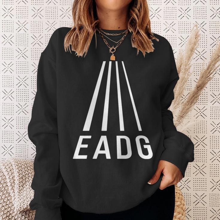 Eadg 4弦 ベースギタープレーヤー ベーシストパースペクティブ 長袖tシャツ スウェットシャツ 彼女への贈り物