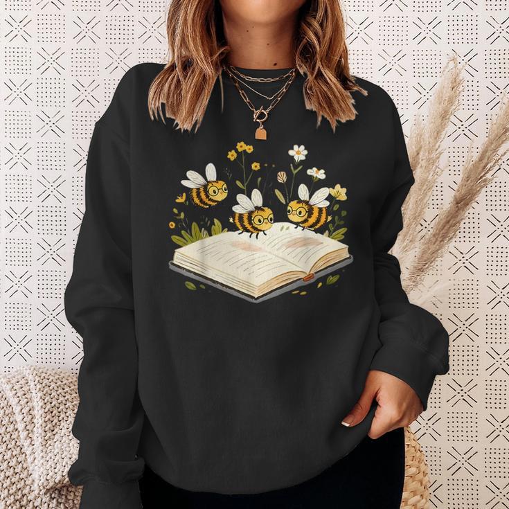 Floral Bumble Bee Reading Book Wildflower Bookish Librarian Sweatshirt Gifts for Her
