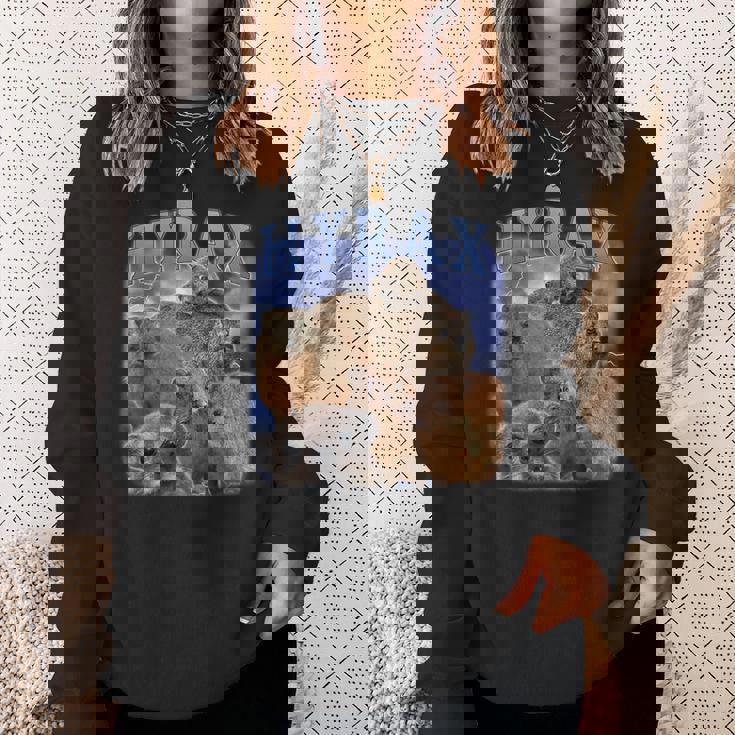 Hyrax Fire Meme Animal Lover ユーモア ロック ハイラックス スウェットシャツ 彼女への贈り物