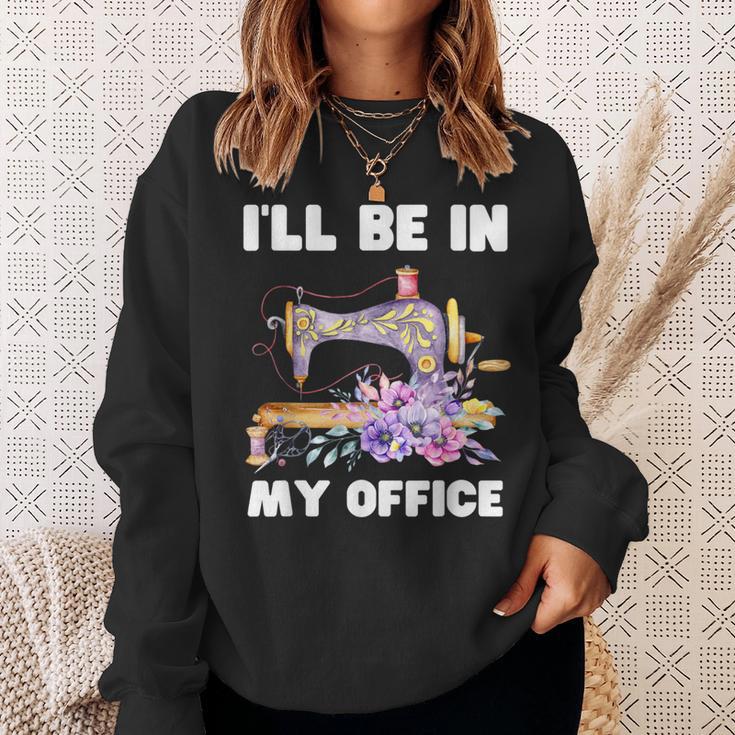 I'll Be In My Office おもしろヴィンテージフローラルミシン スウェットシャツ 彼女への贈り物