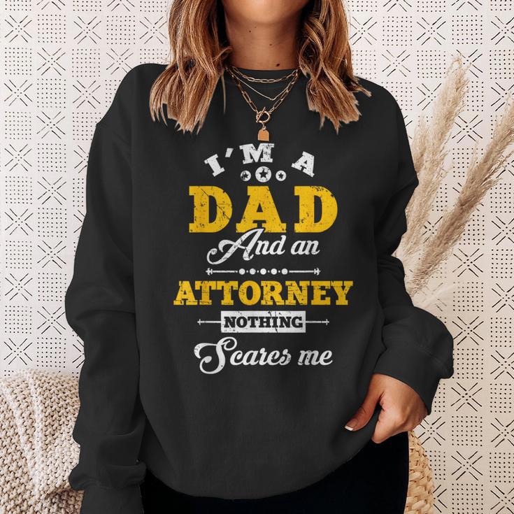 I'm Dad And Attorney Fun Happy 父の日 スウェットシャツ 彼女への贈り物