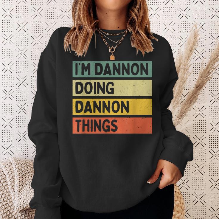 I'm Dannon Doing Dannon Things 面白い名言 スウェットシャツ 彼女への贈り物