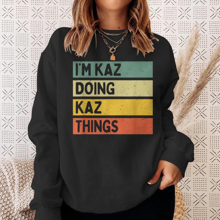 I'm Kaz Doing Kaz Things 面白い名言 スウェットシャツ 彼女への贈り物