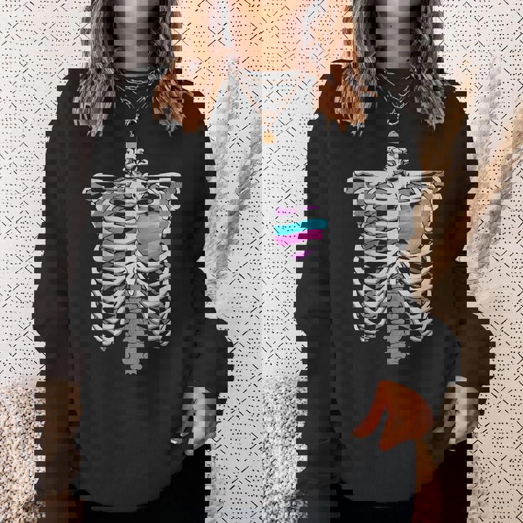 Intersex 心臓骨 誇り 両性的なプライドへのギフト スウェットシャツ 彼女への贈り物