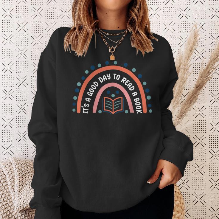 It’s a Good Day To Read a Book Bookworm Book Lovers Rainbow Sweatshirt Gifts for Her