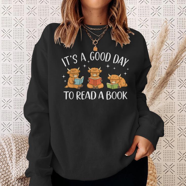 It's A Good Day To Read A Book Highland Cow Bookworm Sweatshirt Gifts for Her