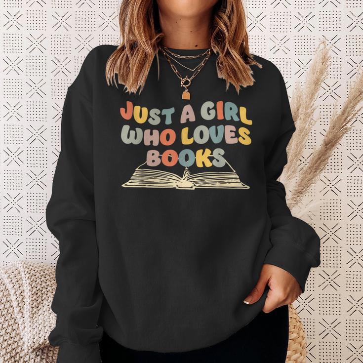 Just A Girl Who Loves Books Bookworm Librarian Retro Cute Sweatshirt Gifts for Her