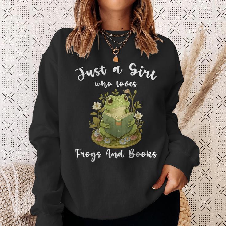 Just A Girl Who Loves Frogs And Books Cute Reading Sweatshirt Gifts for Her