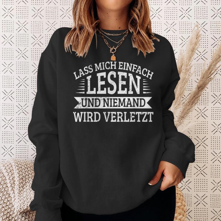 Lass Mich Einfach Lesen Und Keine Mand Wird Hurt Books Sweatshirt Gifts for Her