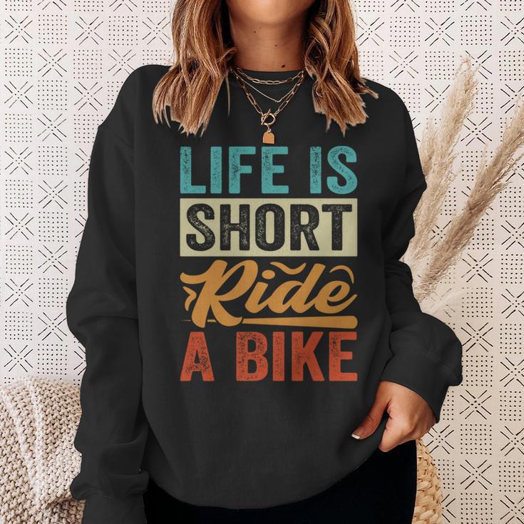 Life Ishort Ride A Bike Motorcycle Rider 長袖tシャツ スウェットシャツ 彼女への贈り物