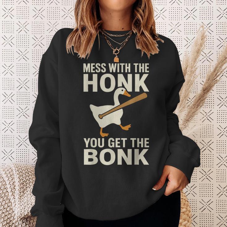 Mess With The Honk You Get The Bonk スウェットシャツ 彼女への贈り物