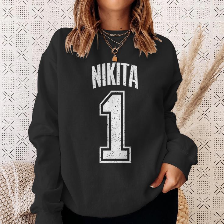 Nikitaサポーター番号 1番の大ファン スウェットシャツ 彼女への贈り物