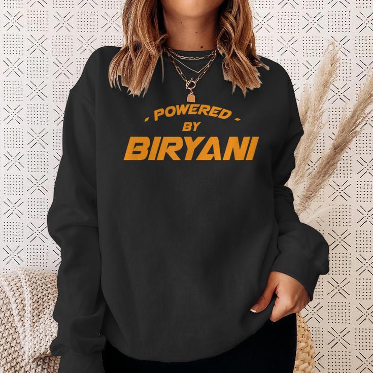 Powered By Biryani グルメ ビリヤニ 食品愛好家 ベリアーニ スウェットシャツ 彼女への贈り物