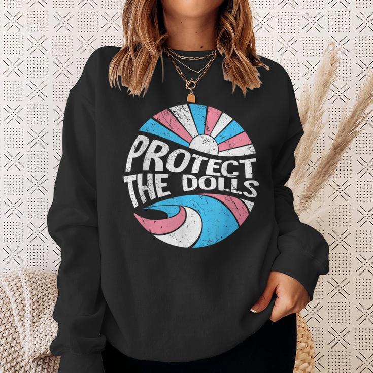 Protect The Dolls、トランスジェンダーlgbt、トランスジェンダーの権利 スウェットシャツ 彼女への贈り物