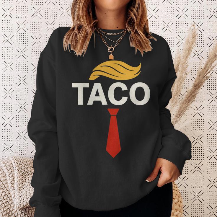 TACO トランプズ・オールウェイズ・チキン・アウト・タコス スウェットシャツ 彼女への贈り物