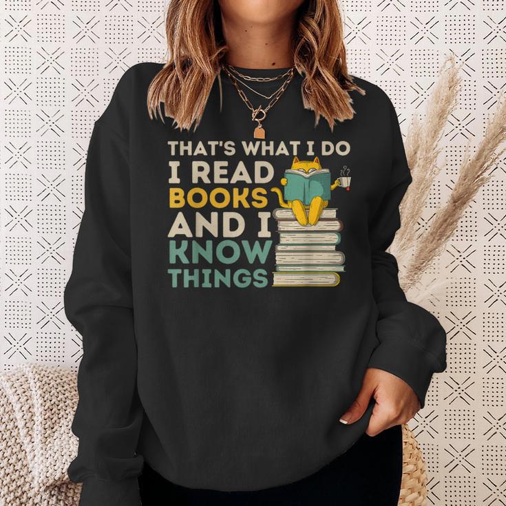 That's What I Do Reading Cat Book & Cat Lover Sweatshirt Gifts for Her