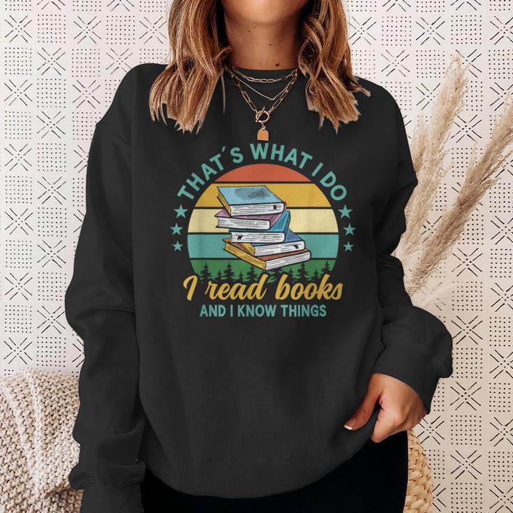 That´s What I Do I Read Books And I Know Things Sweatshirt Gifts for Her That´s What I Do I Read Books And I Know Things Sweatshirt Gifts for Her