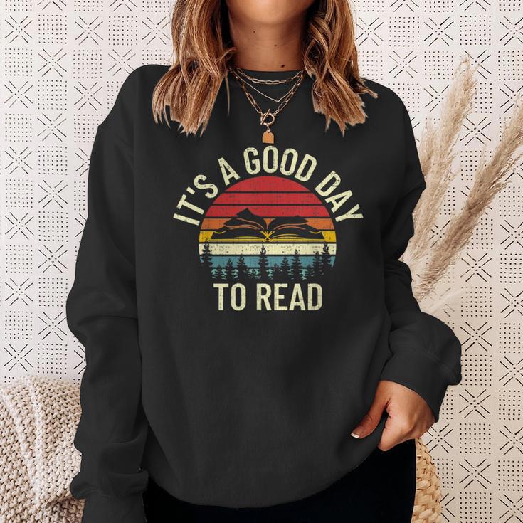 Vintage Retro It's a Good Day To Read Book Reading Lovers Sweatshirt Gifts for Her