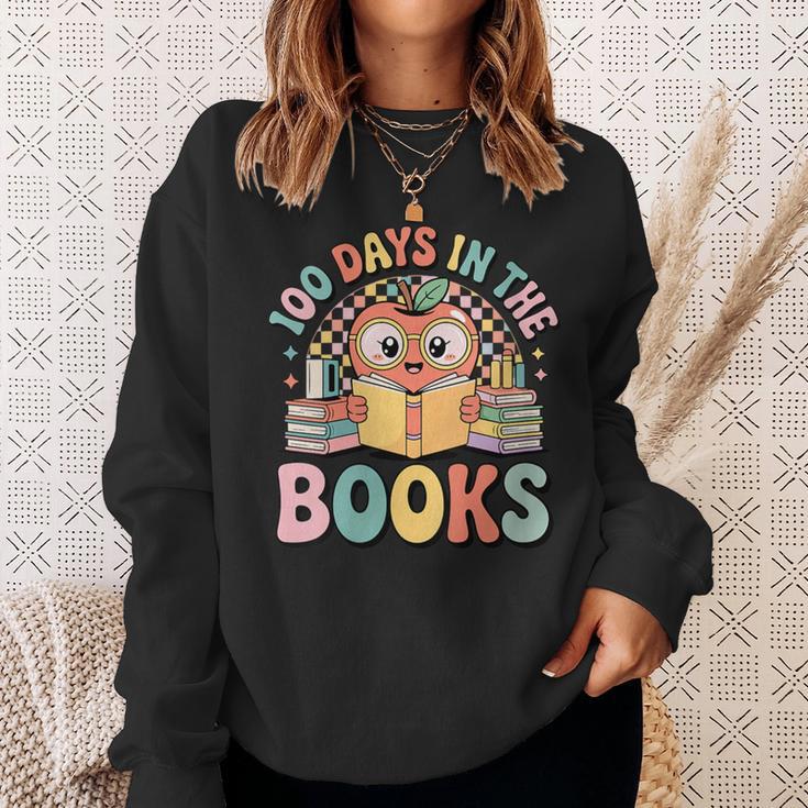 Women's 100 Days In The Books Cute Apple Reading School Sweatshirt Gifts for Her