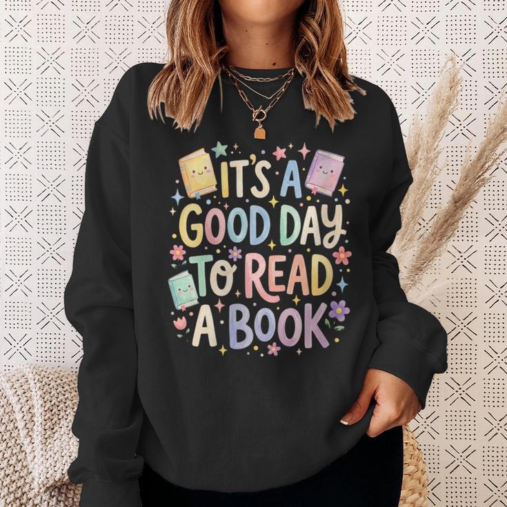 Women's It’s A Good Day To Read A Book Cute Teacher Reading Sweatshirt Gifts for Her