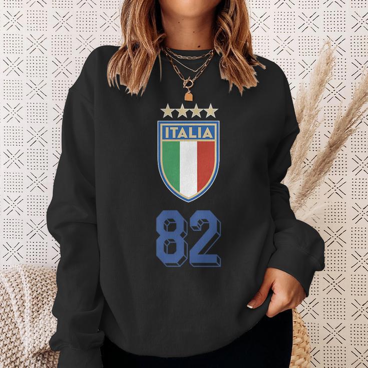 イタリア 1982 ワールドカップ サッカー ヴィンテージ クレスト グラフィック スウェットシャツ 彼女への贈り物