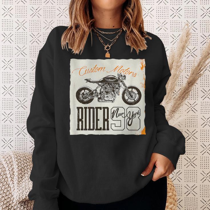 カフェレーサー カスタム バイク おしゃれ オートバイ ライダー イラスト スウェットシャツ 彼女への贈り物