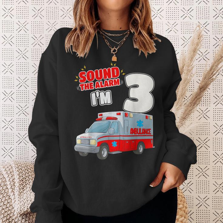 キッズ Ems 車 3歳の誕生日シャツ 3歳 救急車 スウェットシャツ 彼女への贈り物