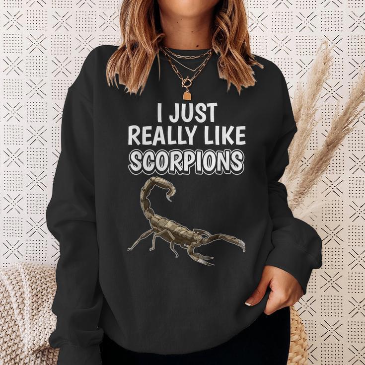 サソリの名言 I Just Really Likecorpions 洋服のサソリ スウェットシャツ 彼女への贈り物