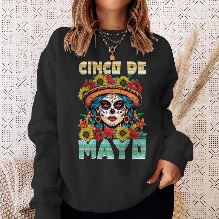 シンコ デ マヨ スケルトン ラ カトリーナ カラベラ フローラル メキシカン 長袖tシャツ スウェットシャツ 彼女への贈り物