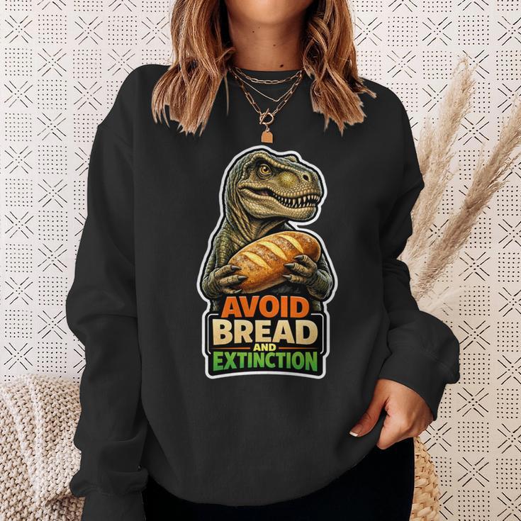 パンと絶滅を避ける恐竜ケトユーモア。 長袖tシャツ スウェットシャツ 彼女への贈り物